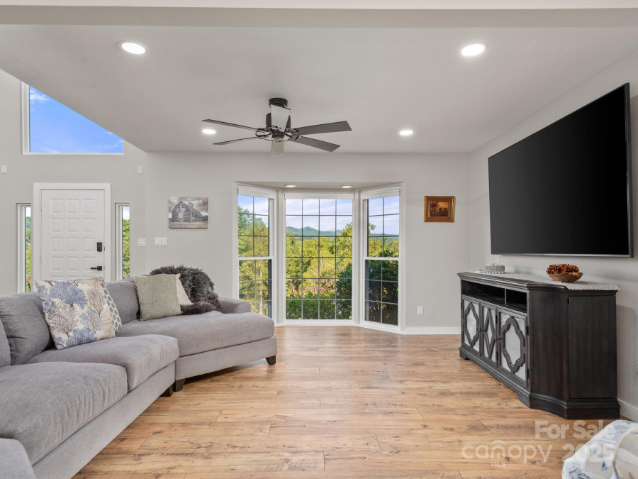 235 Petersburg View Dr Marshall, NC 28753