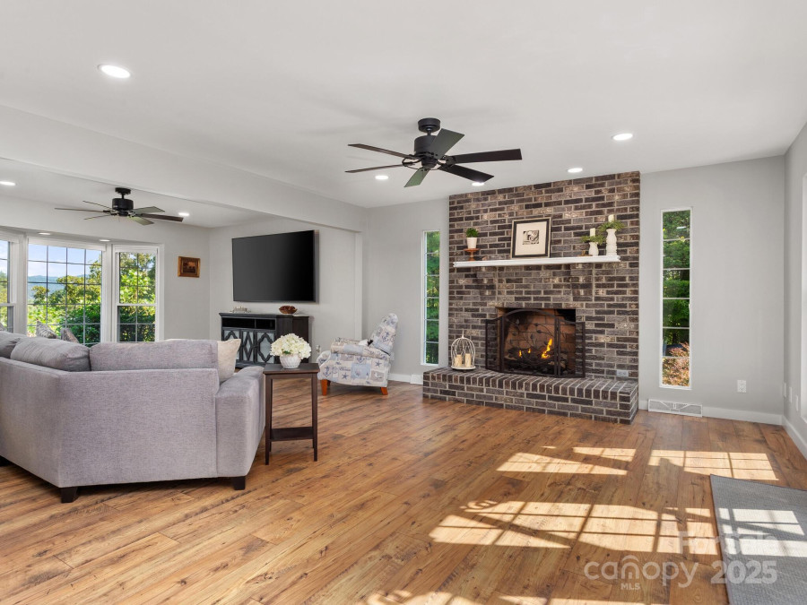 235 Petersburg View Dr Marshall, NC 28753