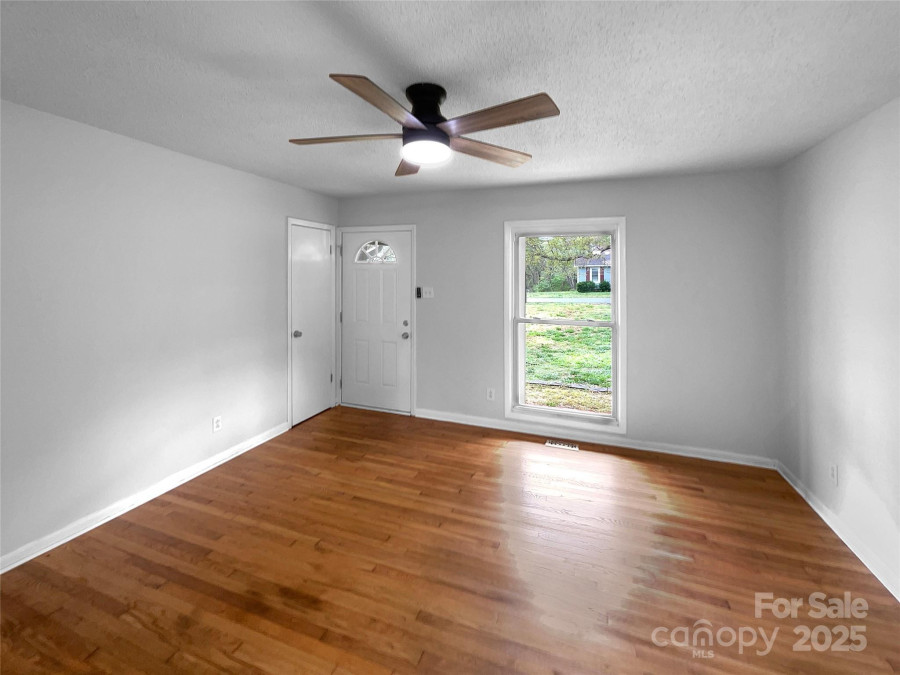 827 Ford Dr Lowell, NC 28098