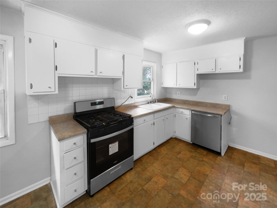 827 Ford Dr Lowell, NC 28098