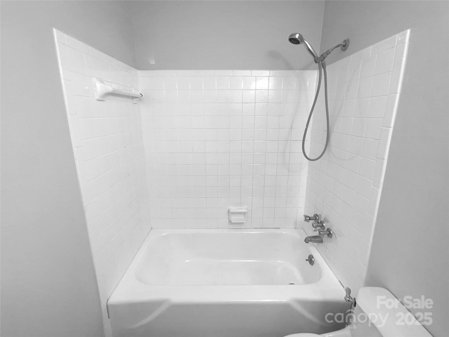 827 Ford Dr Lowell, NC 28098