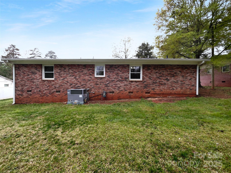 827 Ford Dr Lowell, NC 28098