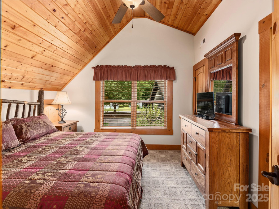 24 Rachels Cir Maggie Valley, NC 28751