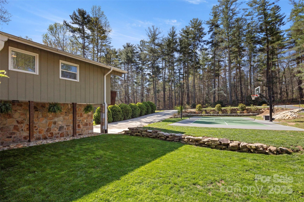4075 Little River Rd Hendersonville, NC 28739