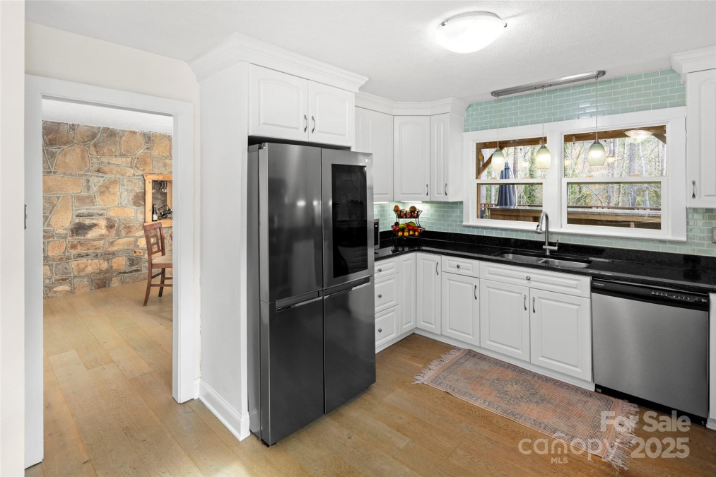 4075 Little River Rd Hendersonville, NC 28739