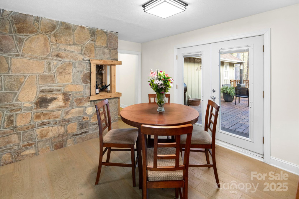 4075 Little River Rd Hendersonville, NC 28739