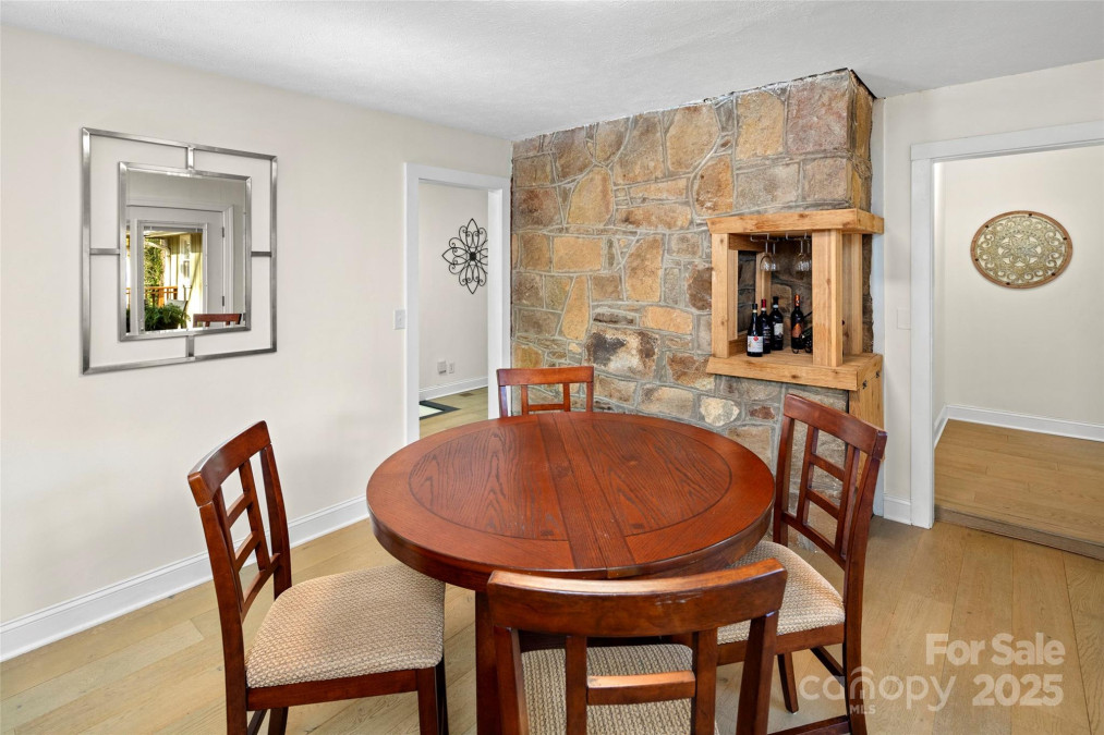 4075 Little River Rd Hendersonville, NC 28739