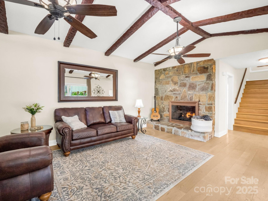 4075 Little River Rd Hendersonville, NC 28739