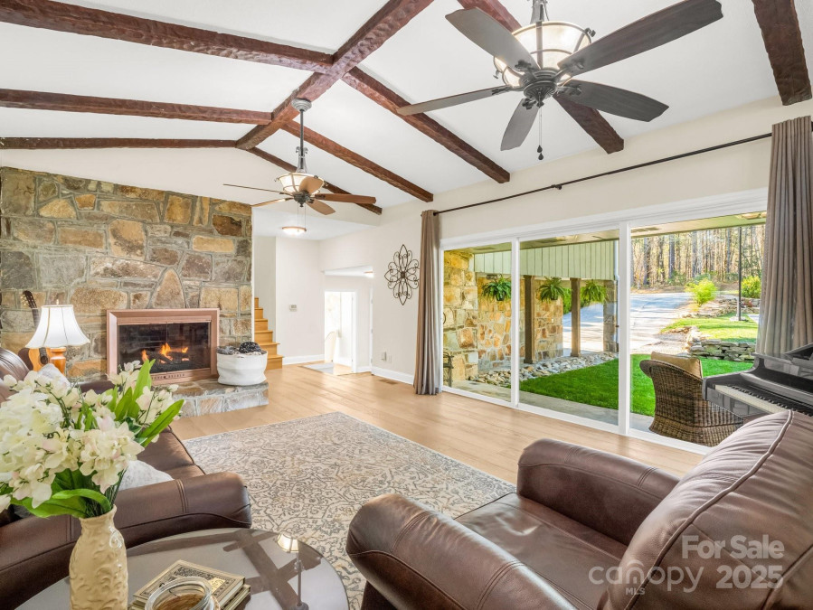 4075 Little River Rd Hendersonville, NC 28739