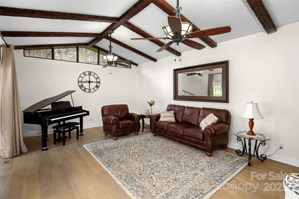 4075 Little River Rd Hendersonville, NC 28739