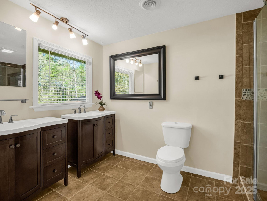 4075 Little River Rd Hendersonville, NC 28739