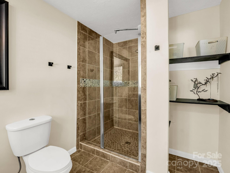 4075 Little River Rd Hendersonville, NC 28739