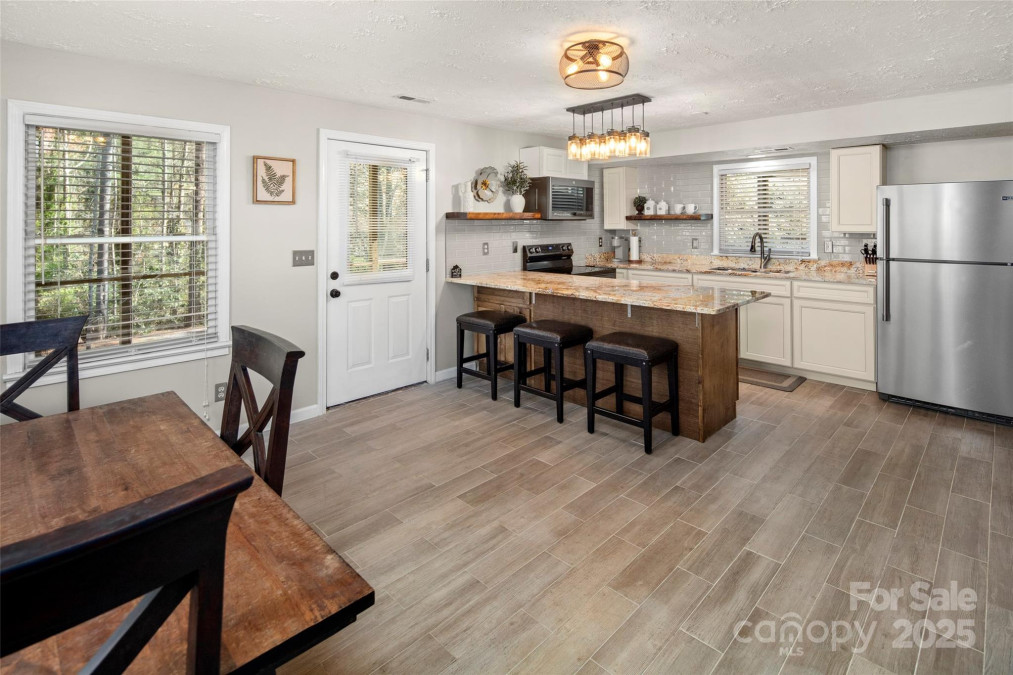 4075 Little River Rd Hendersonville, NC 28739