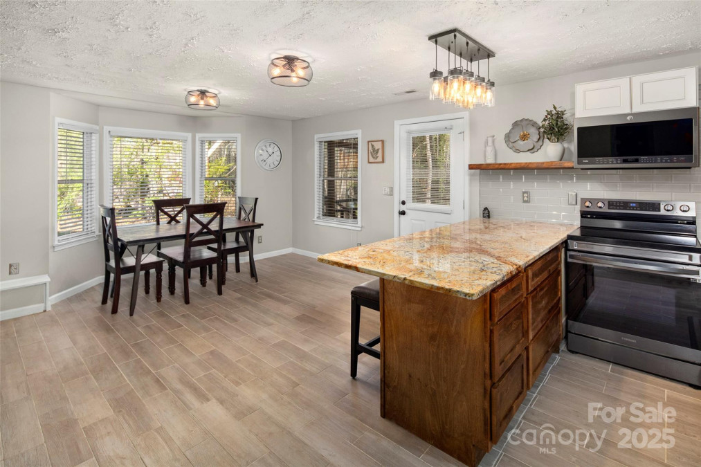 4075 Little River Rd Hendersonville, NC 28739