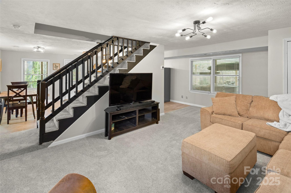 4075 Little River Rd Hendersonville, NC 28739