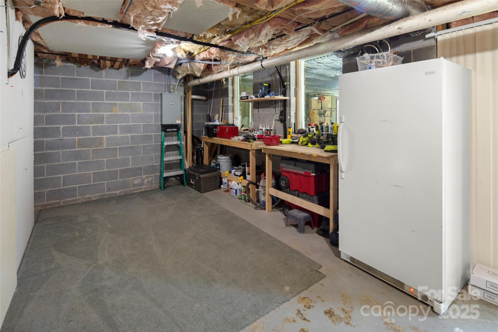4075 Little River Rd Hendersonville, NC 28739