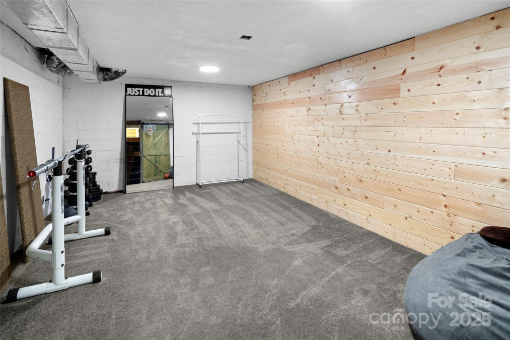 4075 Little River Rd Hendersonville, NC 28739