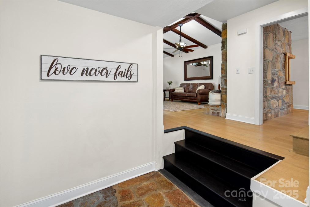 4075 Little River Rd Hendersonville, NC 28739