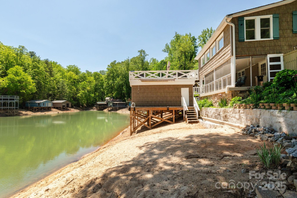 386 Charlotte Dr Lake Lure, NC 28746