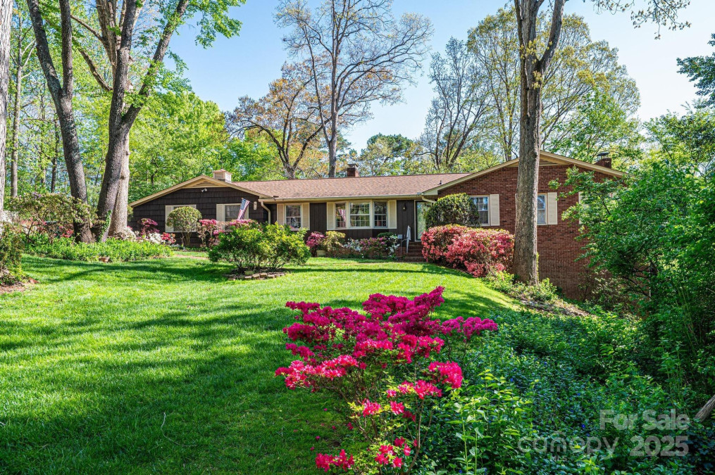 1213 10th Street Ln Hickory, NC 28601