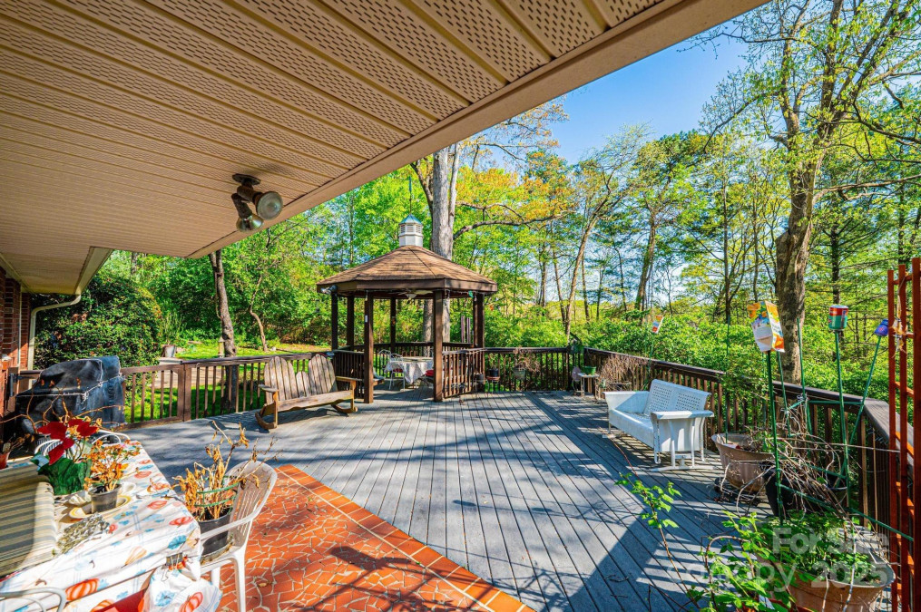 1213 10th Street Ln Hickory, NC 28601
