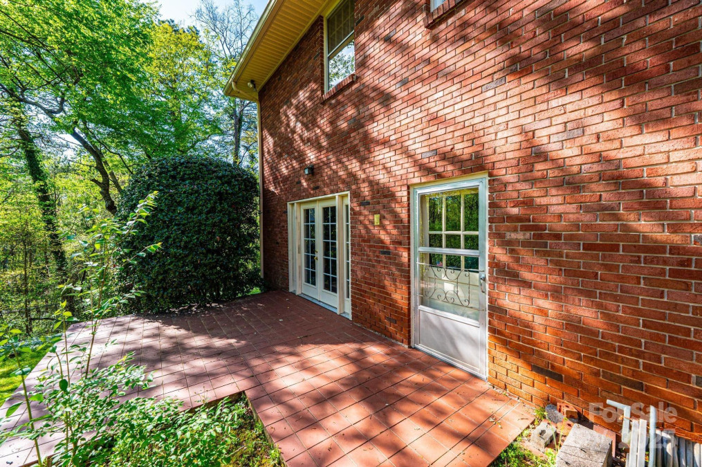 1213 10th Street Ln Hickory, NC 28601