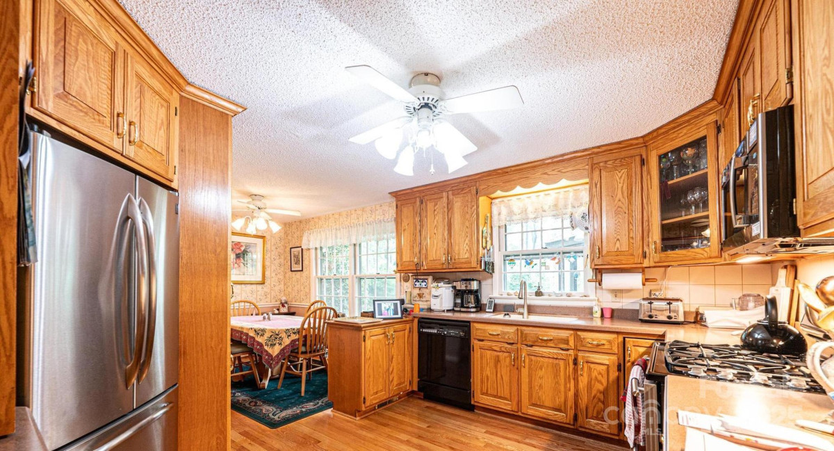 1213 10th Street Ln Hickory, NC 28601