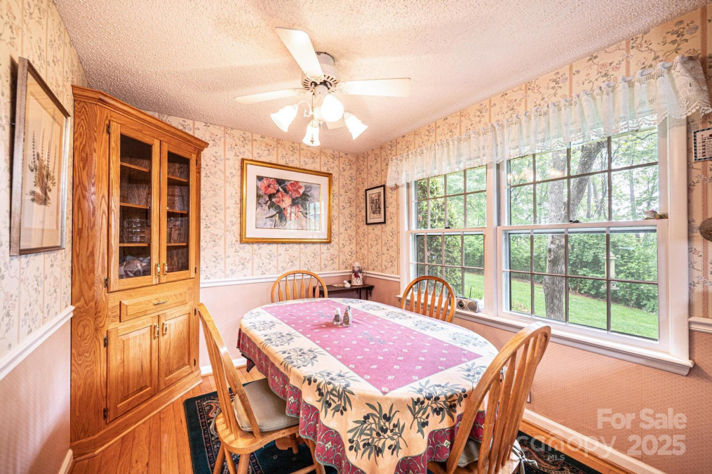 1213 10th Street Ln Hickory, NC 28601