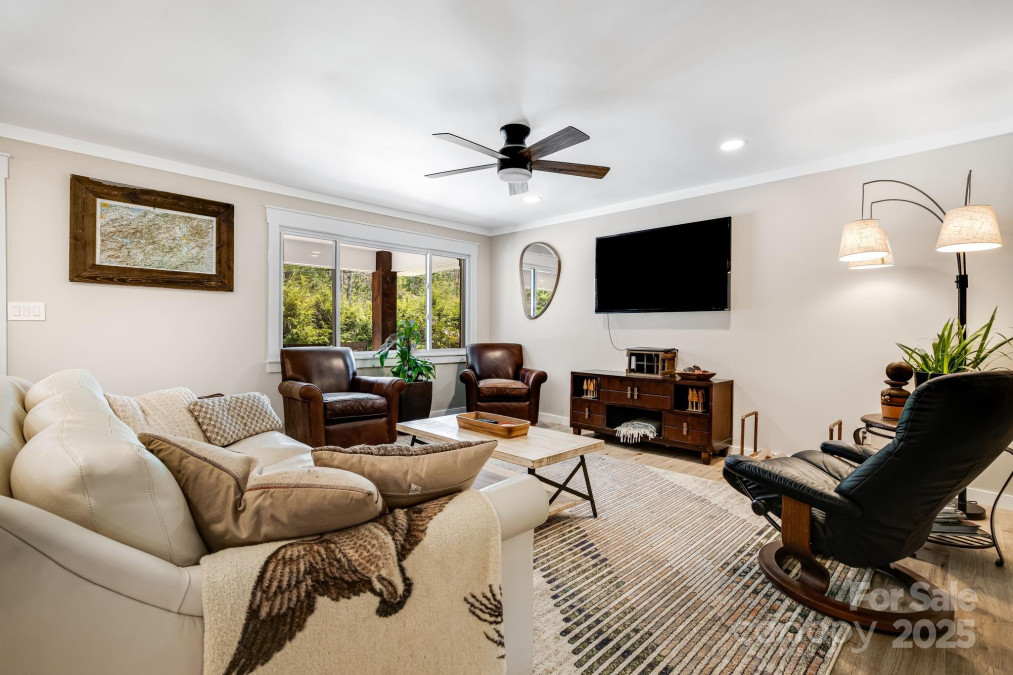 95 Hunters Ridge Rd Mills River, NC 28759