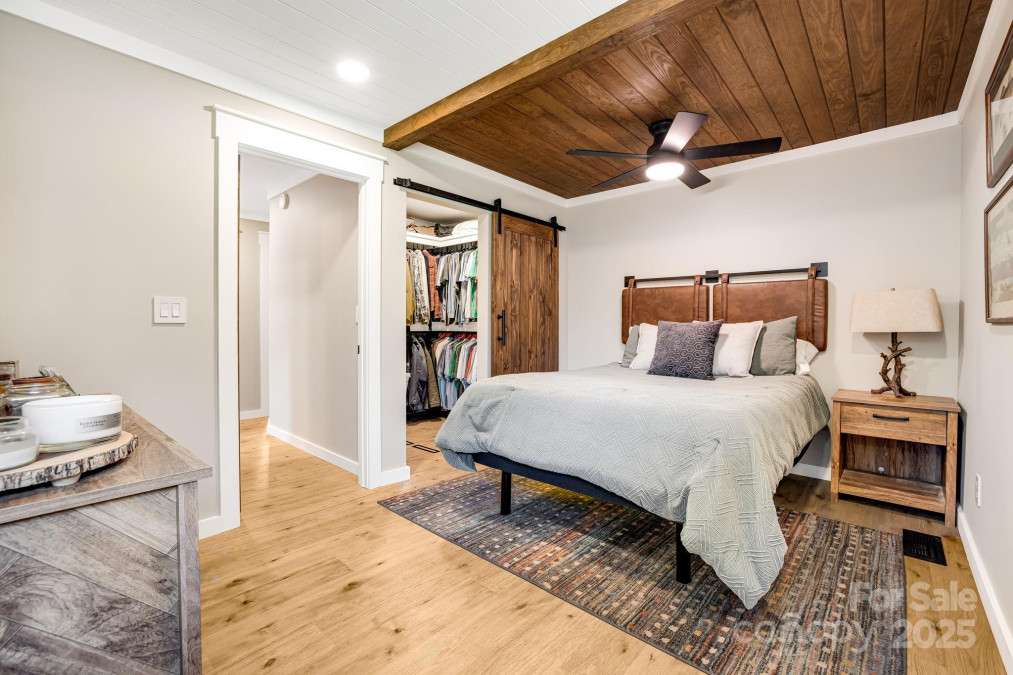 95 Hunters Ridge Rd Mills River, NC 28759