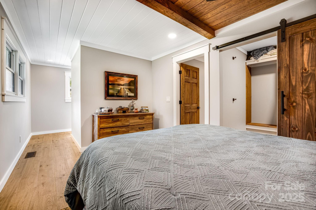 95 Hunters Ridge Rd Mills River, NC 28759