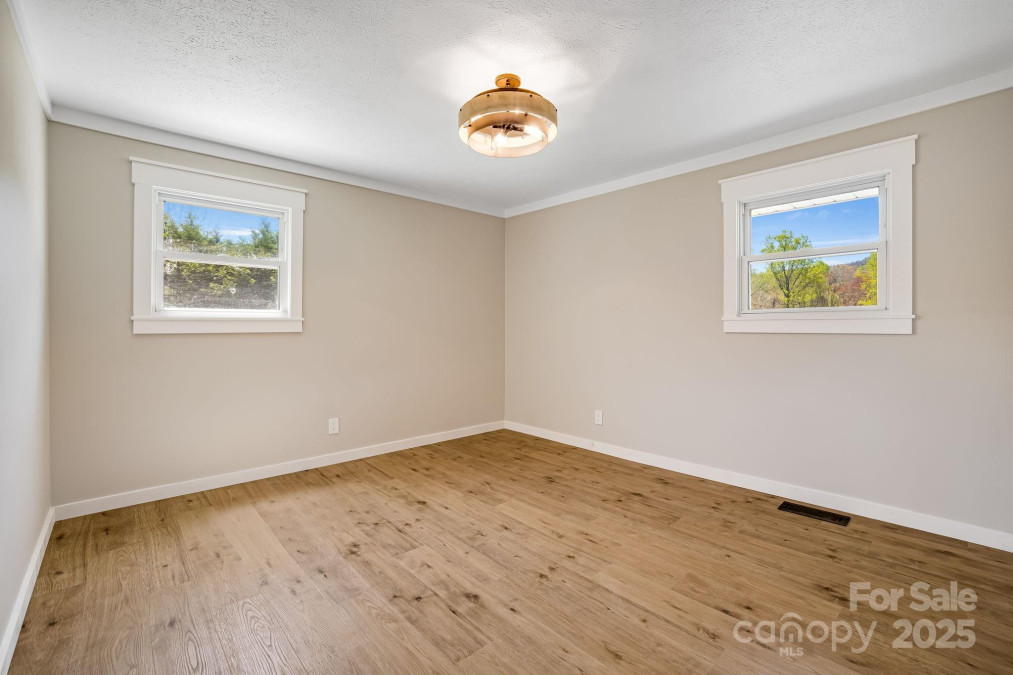 95 Hunters Ridge Rd Mills River, NC 28759