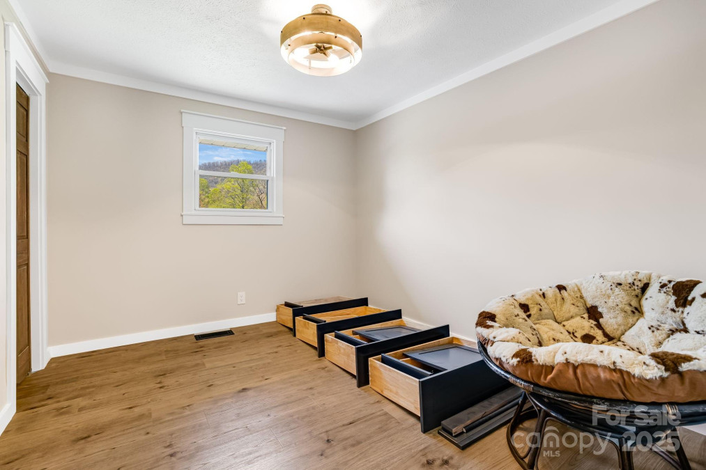 95 Hunters Ridge Rd Mills River, NC 28759