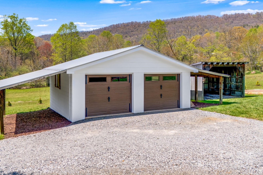 95 Hunters Ridge Rd Mills River, NC 28759