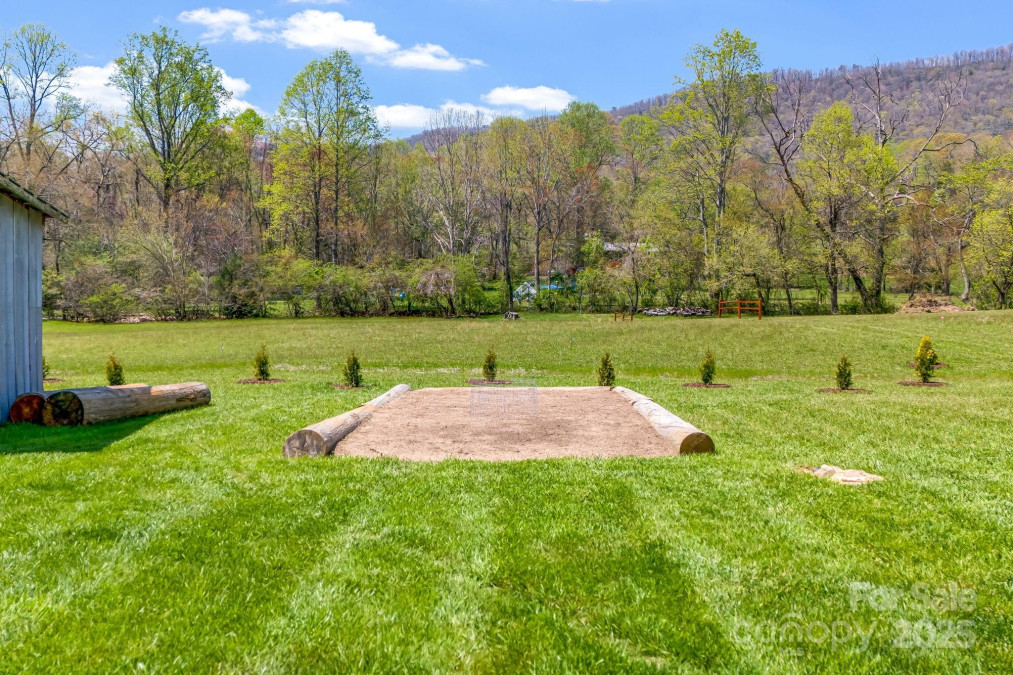 95 Hunters Ridge Rd Mills River, NC 28759