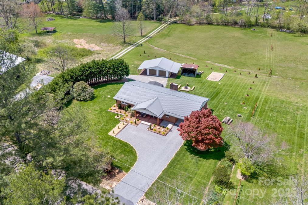 95 Hunters Ridge Rd Mills River, NC 28759