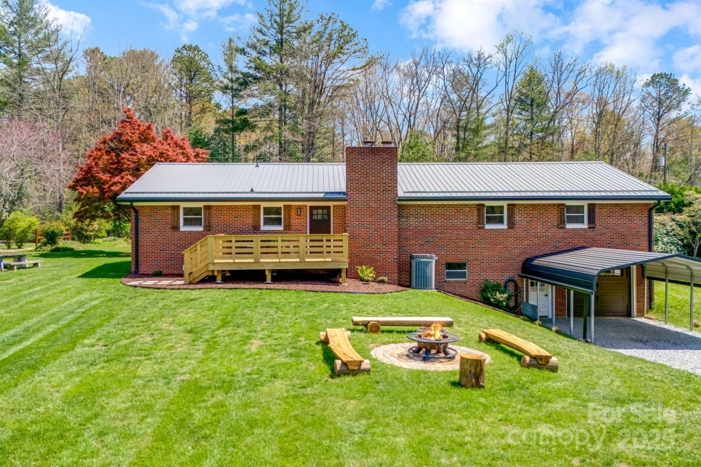 95 Hunters Ridge Rd Mills River, NC 28759