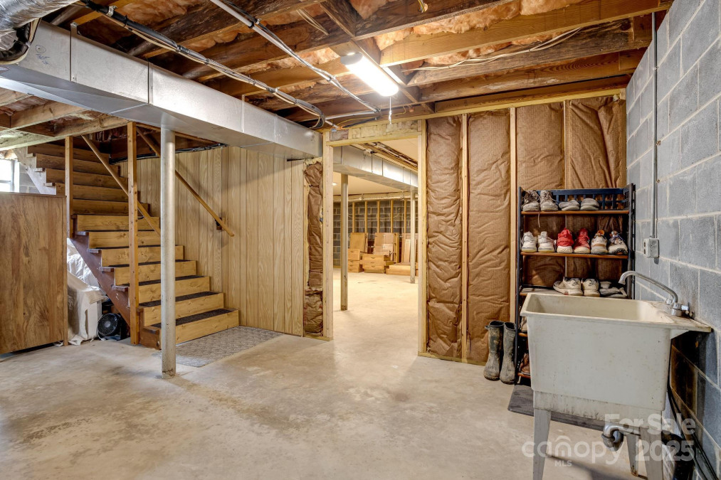 95 Hunters Ridge Rd Mills River, NC 28759