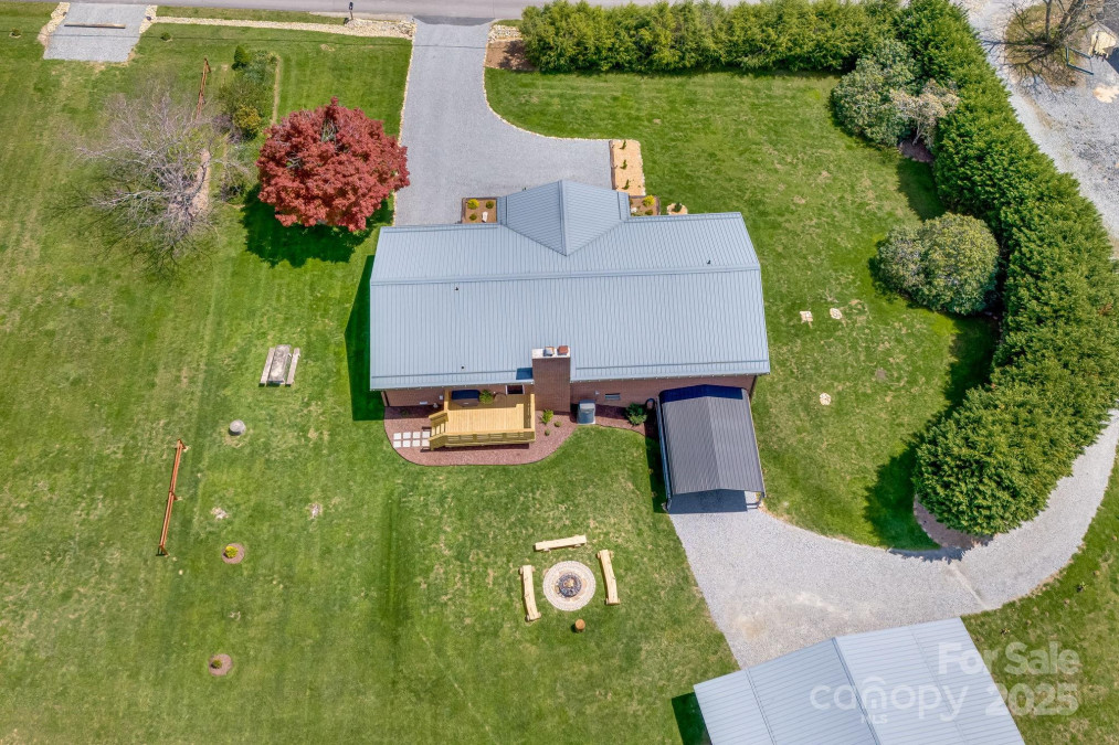 95 Hunters Ridge Rd Mills River, NC 28759