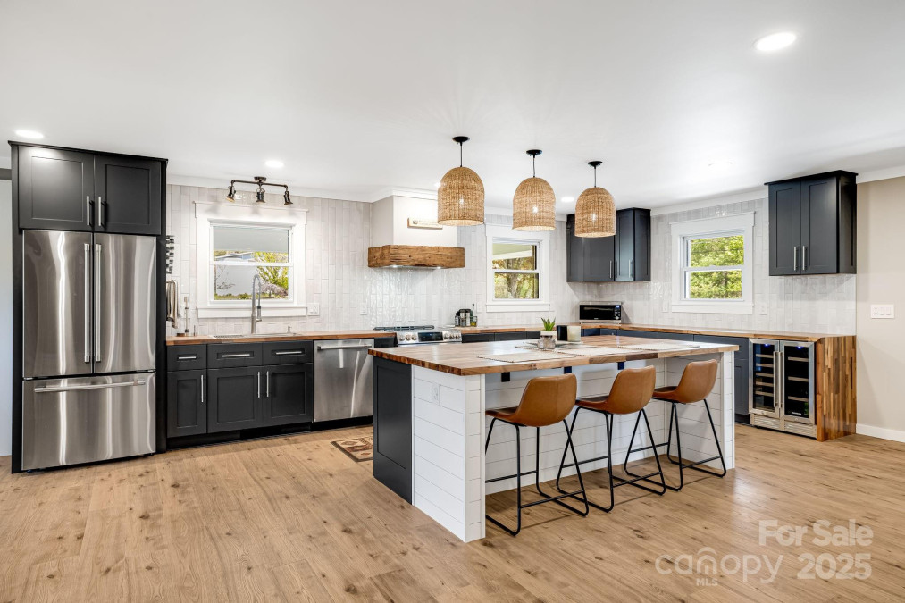 95 Hunters Ridge Rd Mills River, NC 28759