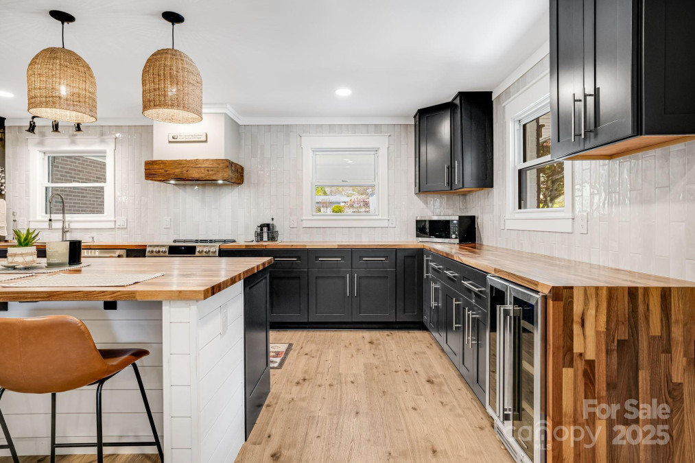 95 Hunters Ridge Rd Mills River, NC 28759