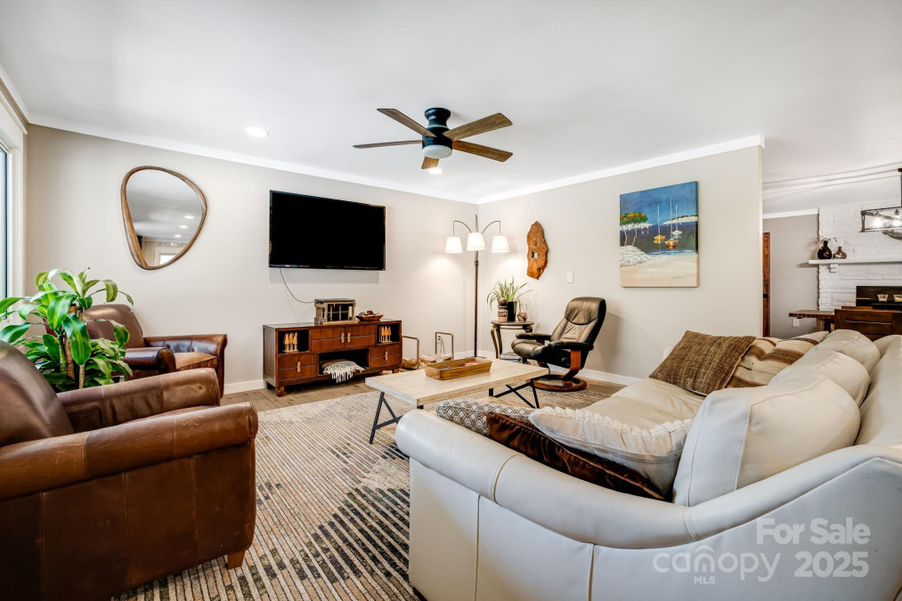 95 Hunters Ridge Rd Mills River, NC 28759