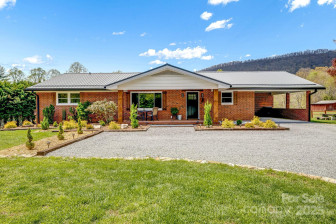 95 Hunters Ridge Rd Mills River, NC 28759