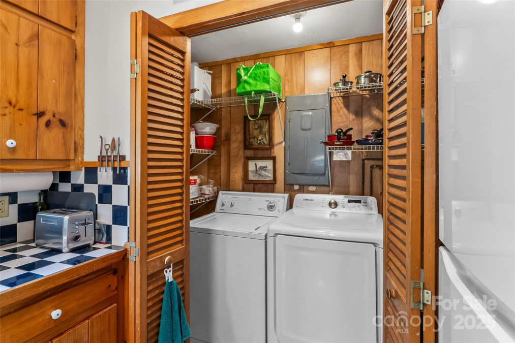 1159 Rockdale Rd Bakersville, NC 28705
