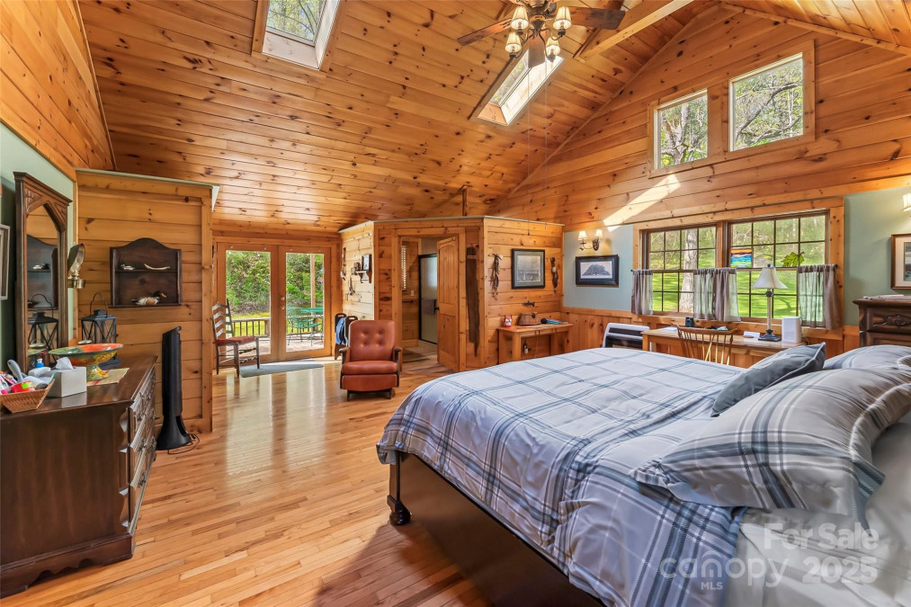 1159 Rockdale Rd Bakersville, NC 28705