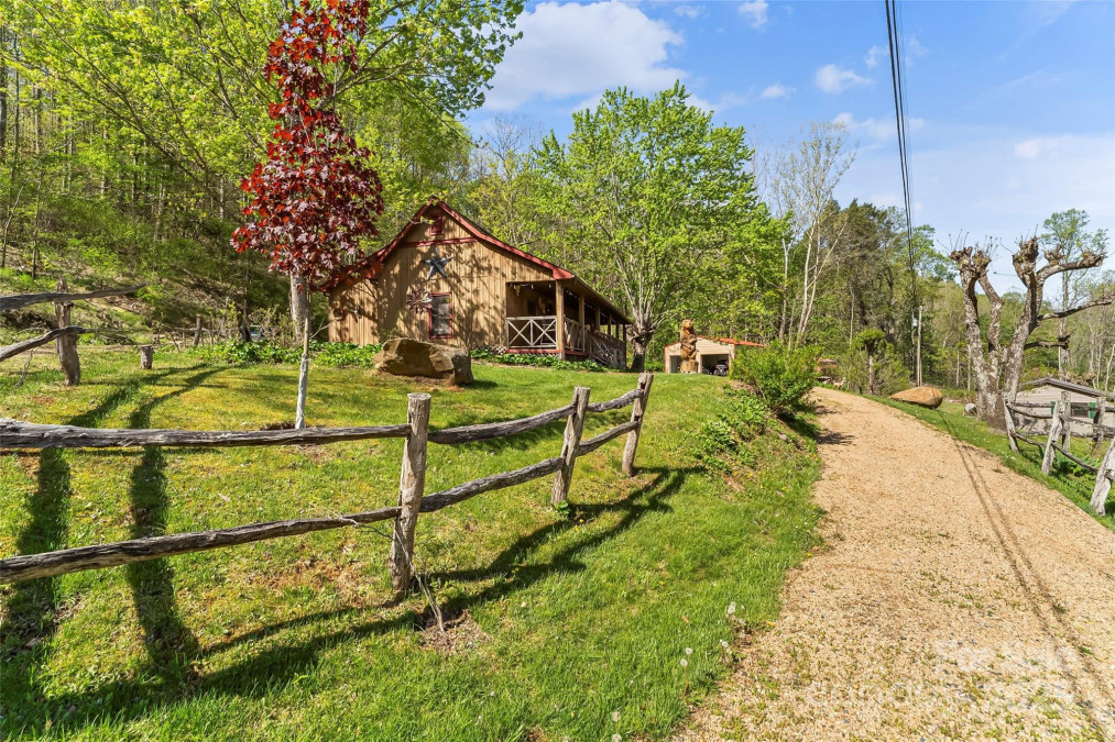 1159 Rockdale Rd Bakersville, NC 28705