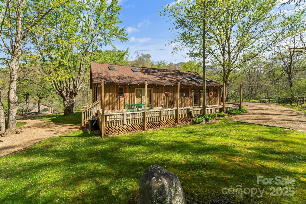 1159 Rockdale Rd Bakersville, NC 28705