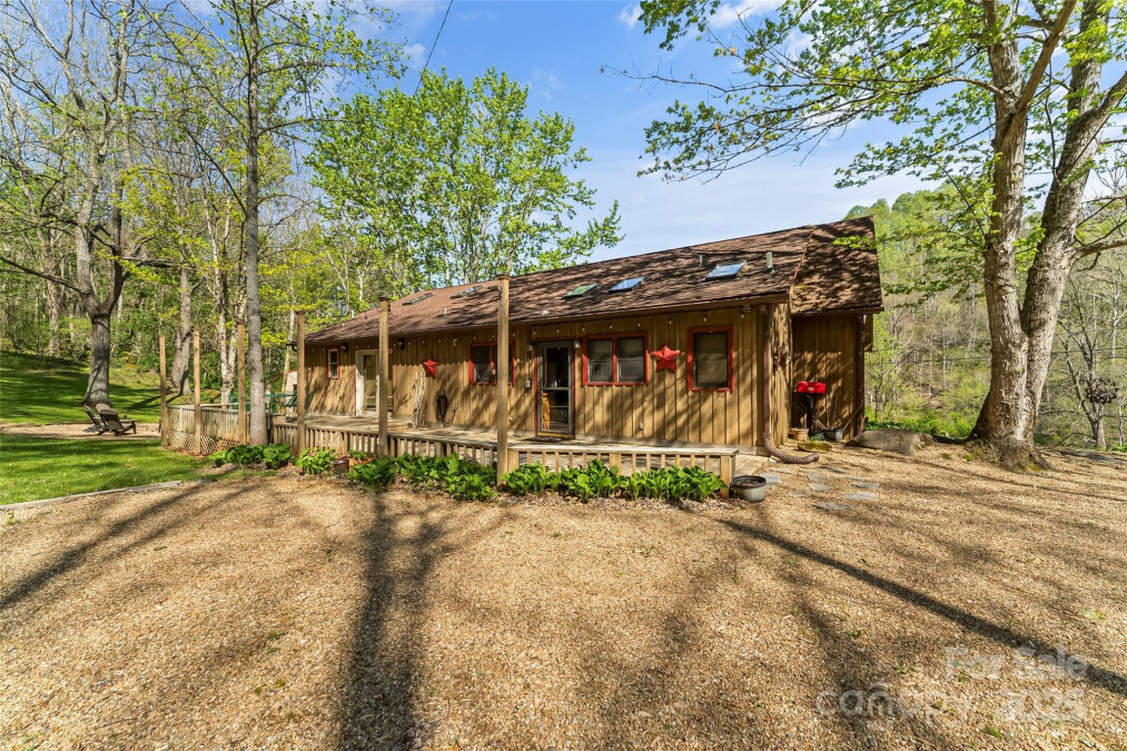 1159 Rockdale Rd Bakersville, NC 28705