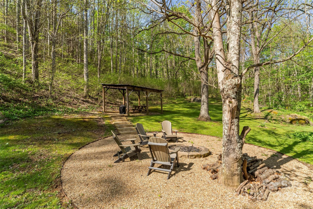 1159 Rockdale Rd Bakersville, NC 28705