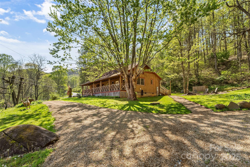 1159 Rockdale Rd Bakersville, NC 28705